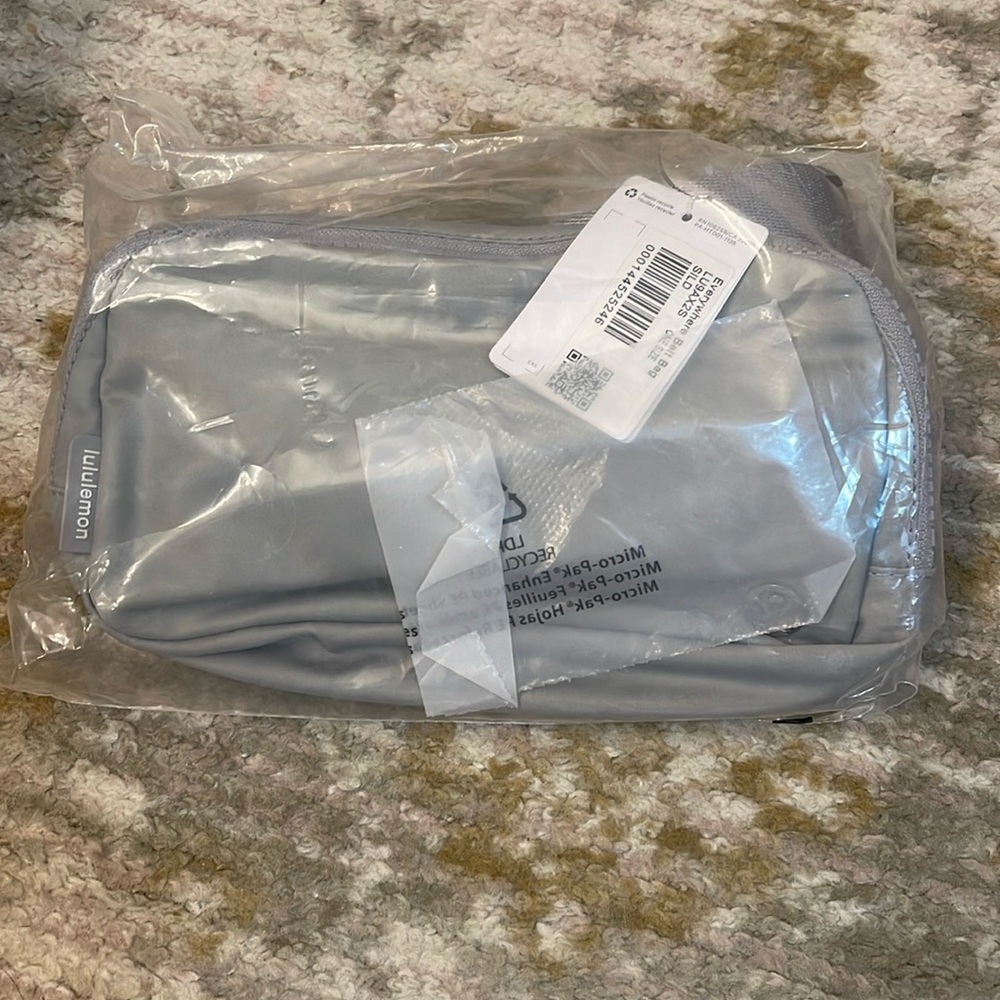 Lululemon everywhere belt bag